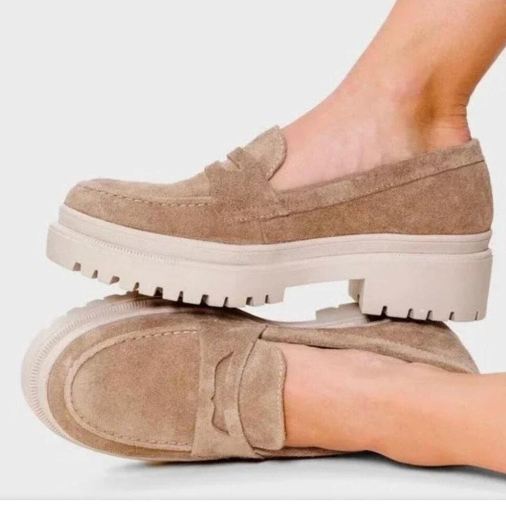 Patina Women’s Suede Platform Penny Loafers in Taupe sz 9